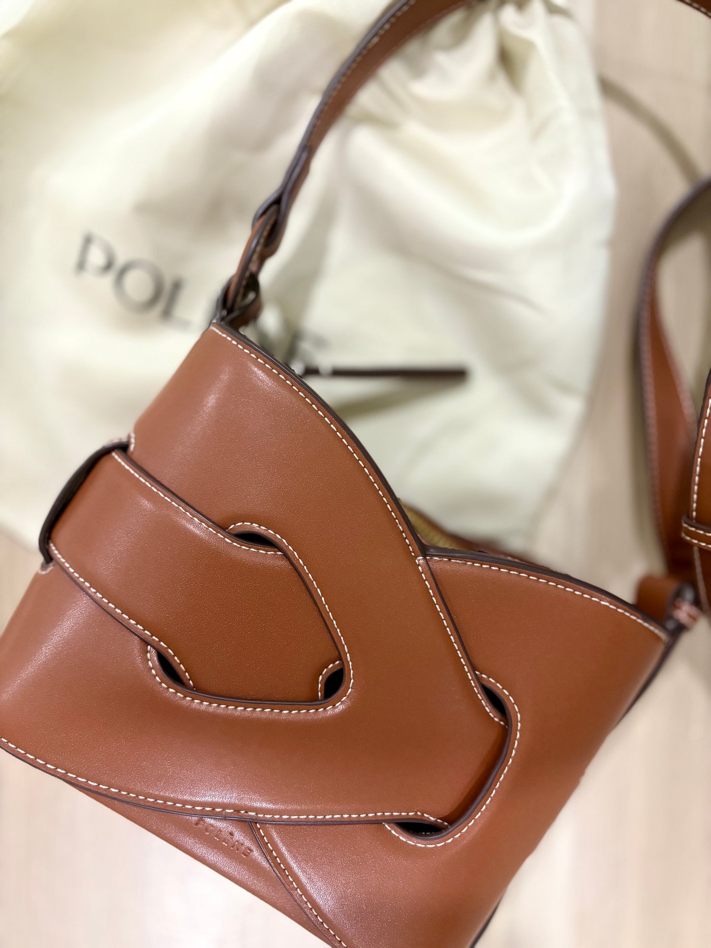 Poléne Nodde in smooth camel