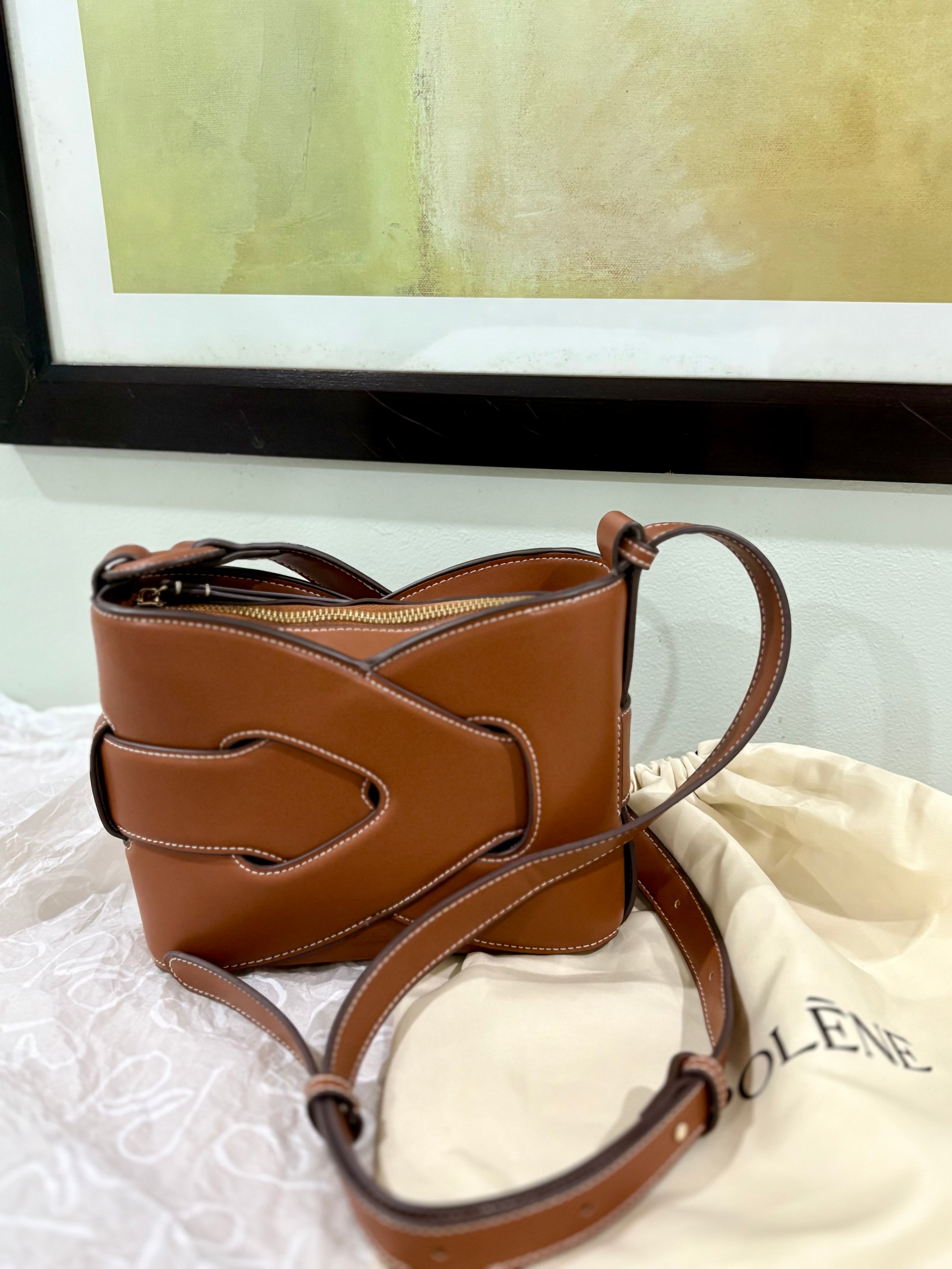 Poléne Nodde in smooth camel