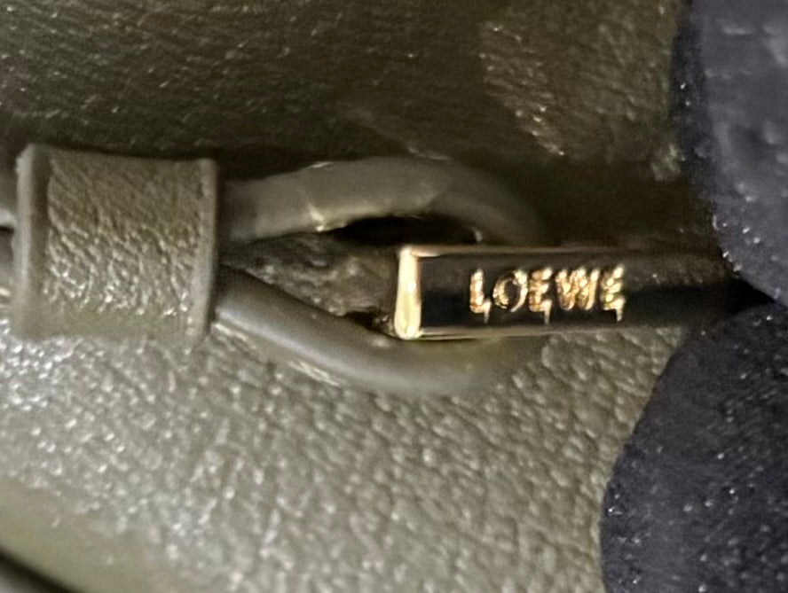 Loewe Puzzle edge monochrome in satin leather calfskin