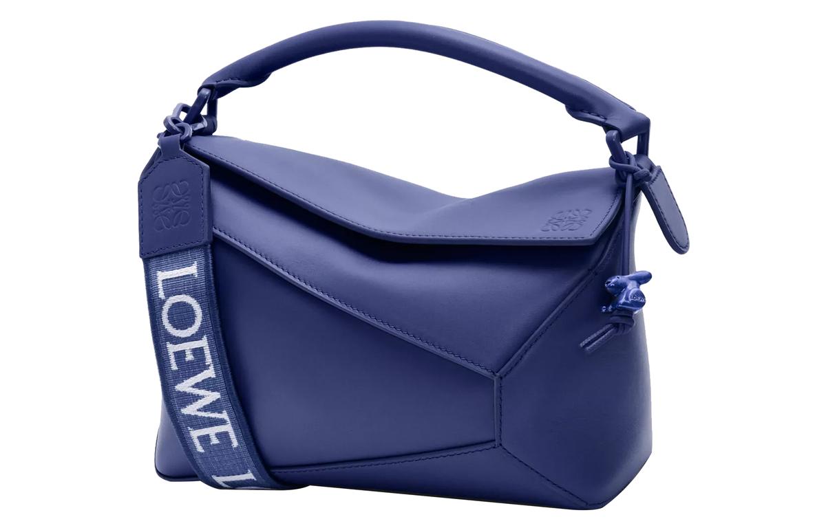 Loewe Puzzle edge monochrome in satin leather calfskin