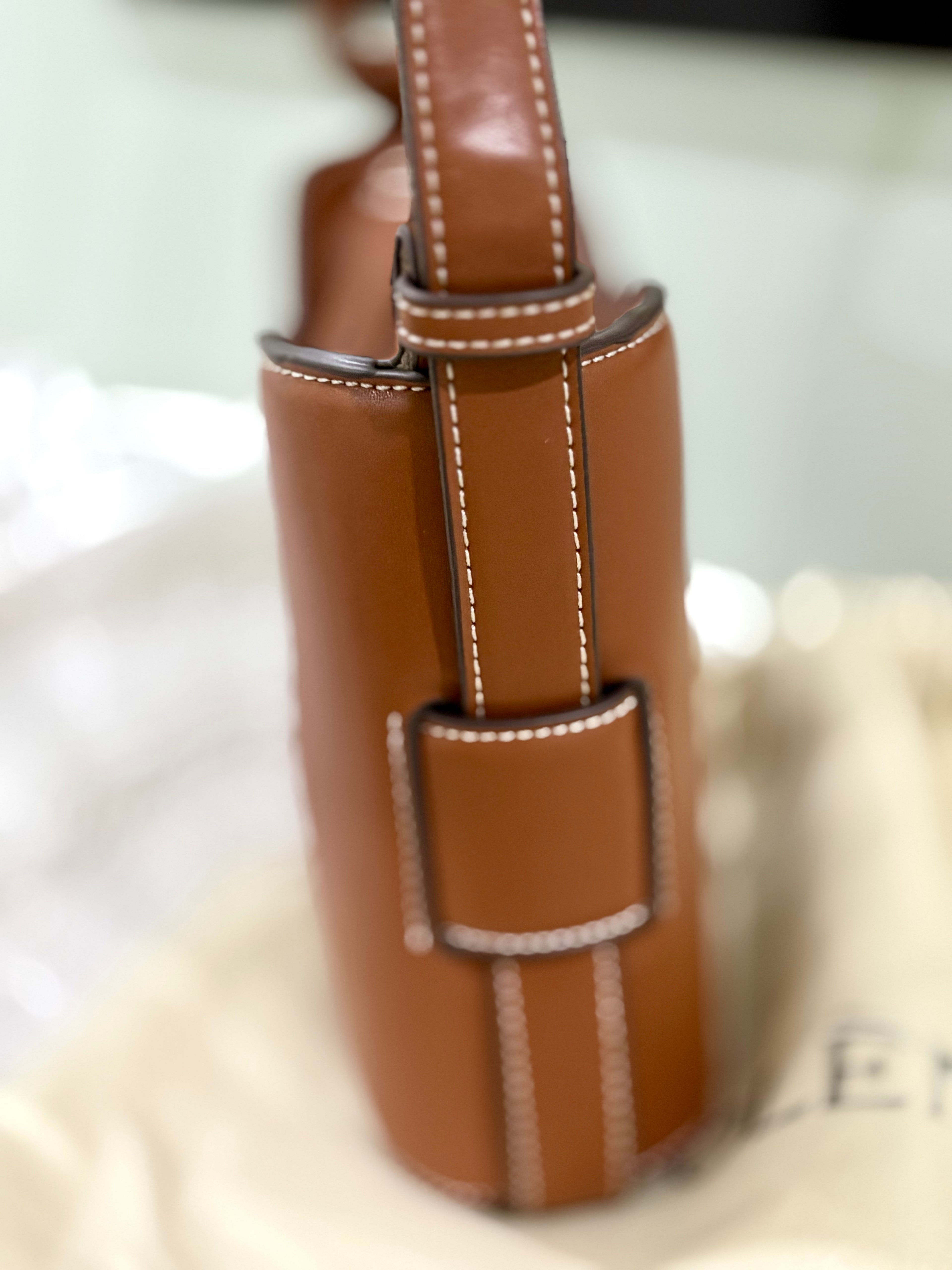 Poléne Nodde in smooth camel