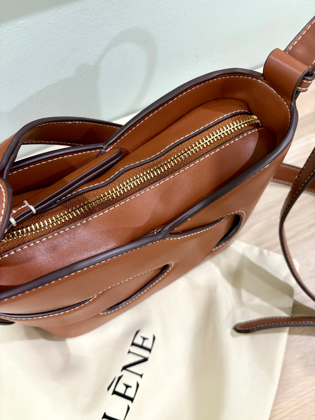 Poléne Nodde in smooth camel