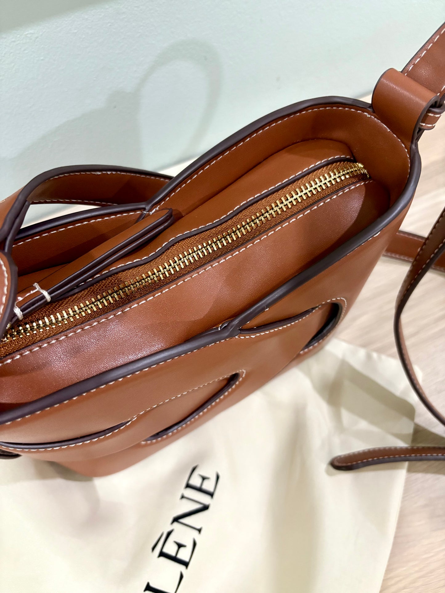 Poléne Nodde in smooth camel