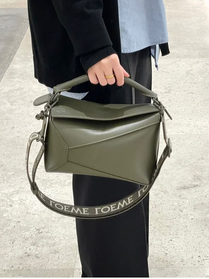 Loewe Puzzle edge monochrome in satin leather calfskin