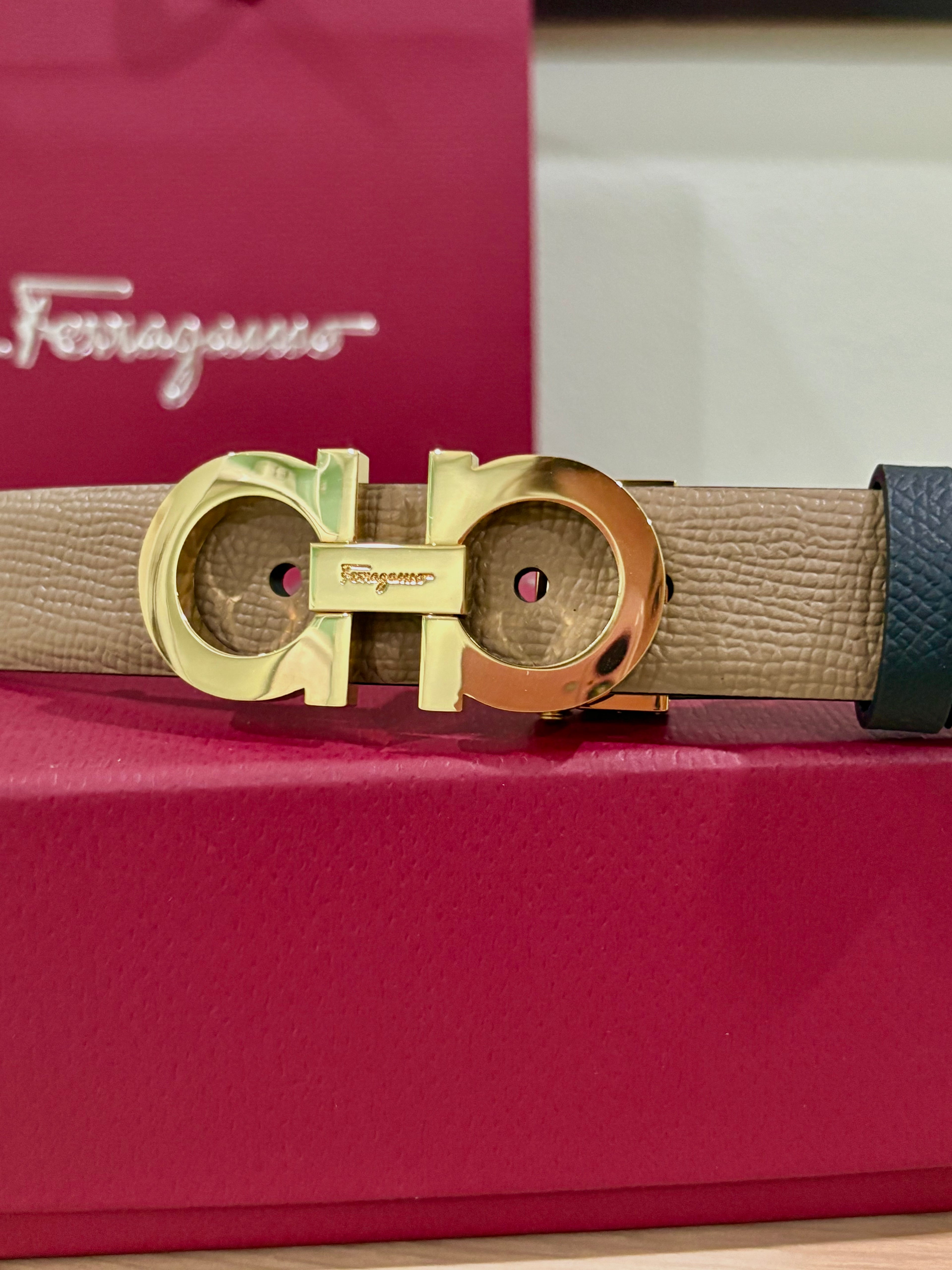 Ladies Gancini Reversible Ferragamo belt
