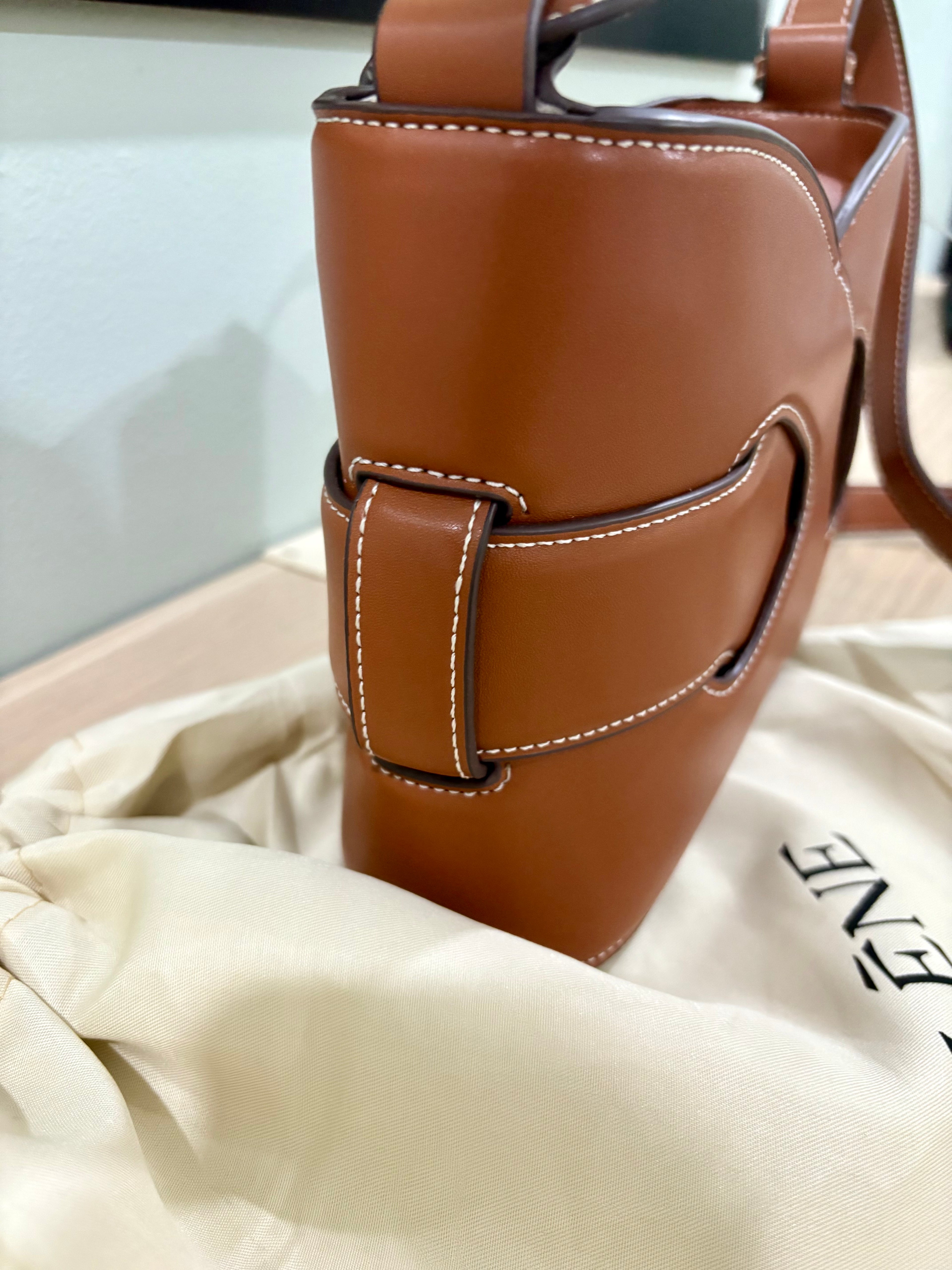 Poléne Nodde in smooth camel