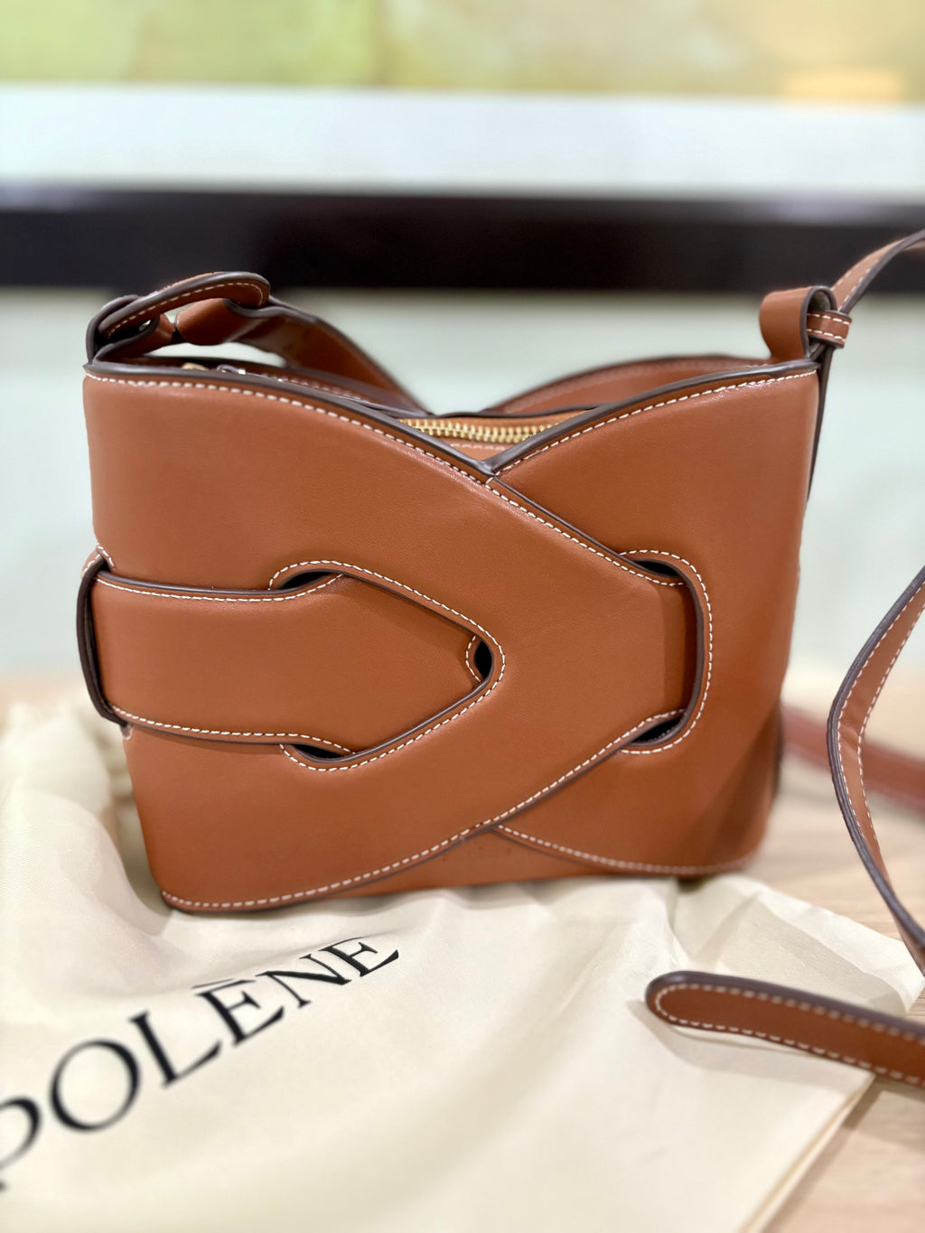 Poléne Nodde in smooth camel