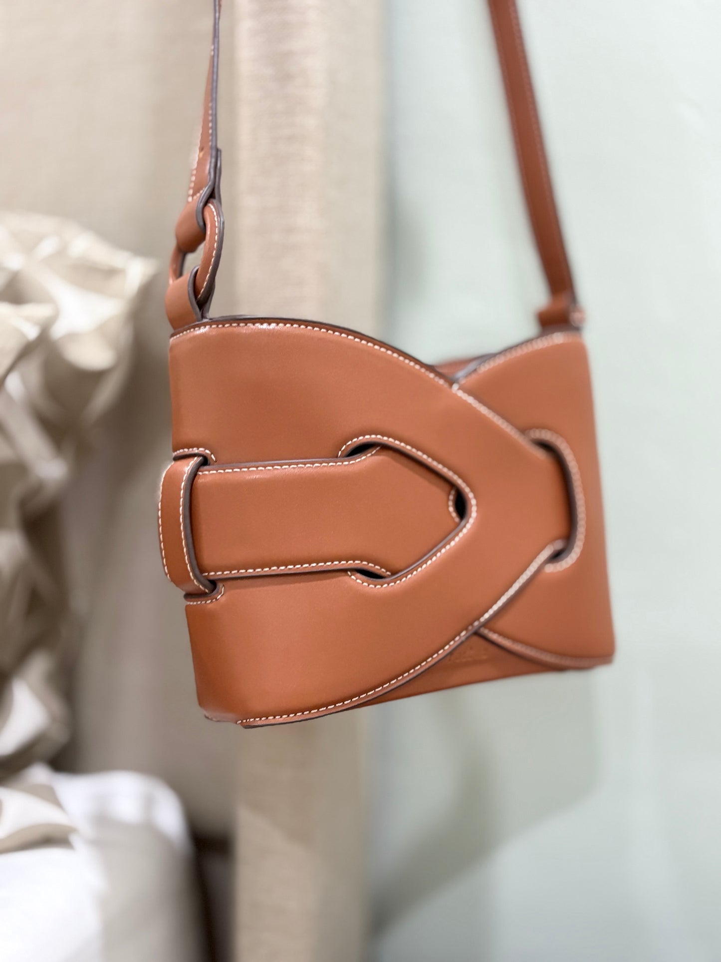 Poléne Nodde in smooth camel