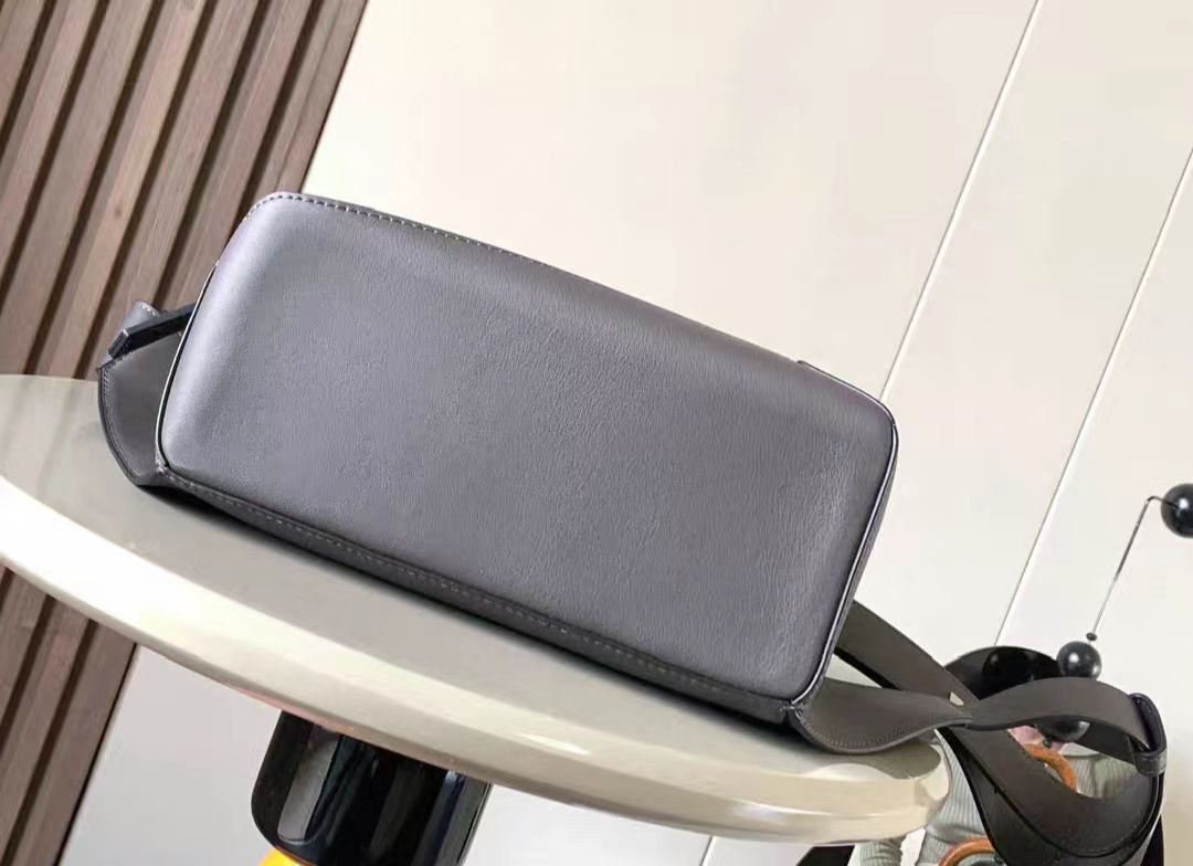 LOEWE
Puzzle leather belt bag