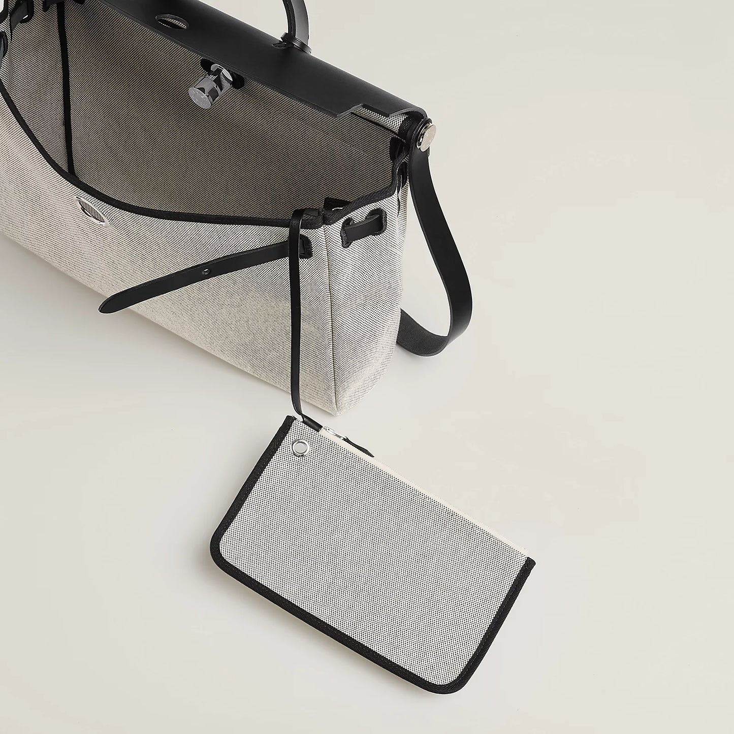 Hermes Herbag Messenger 39